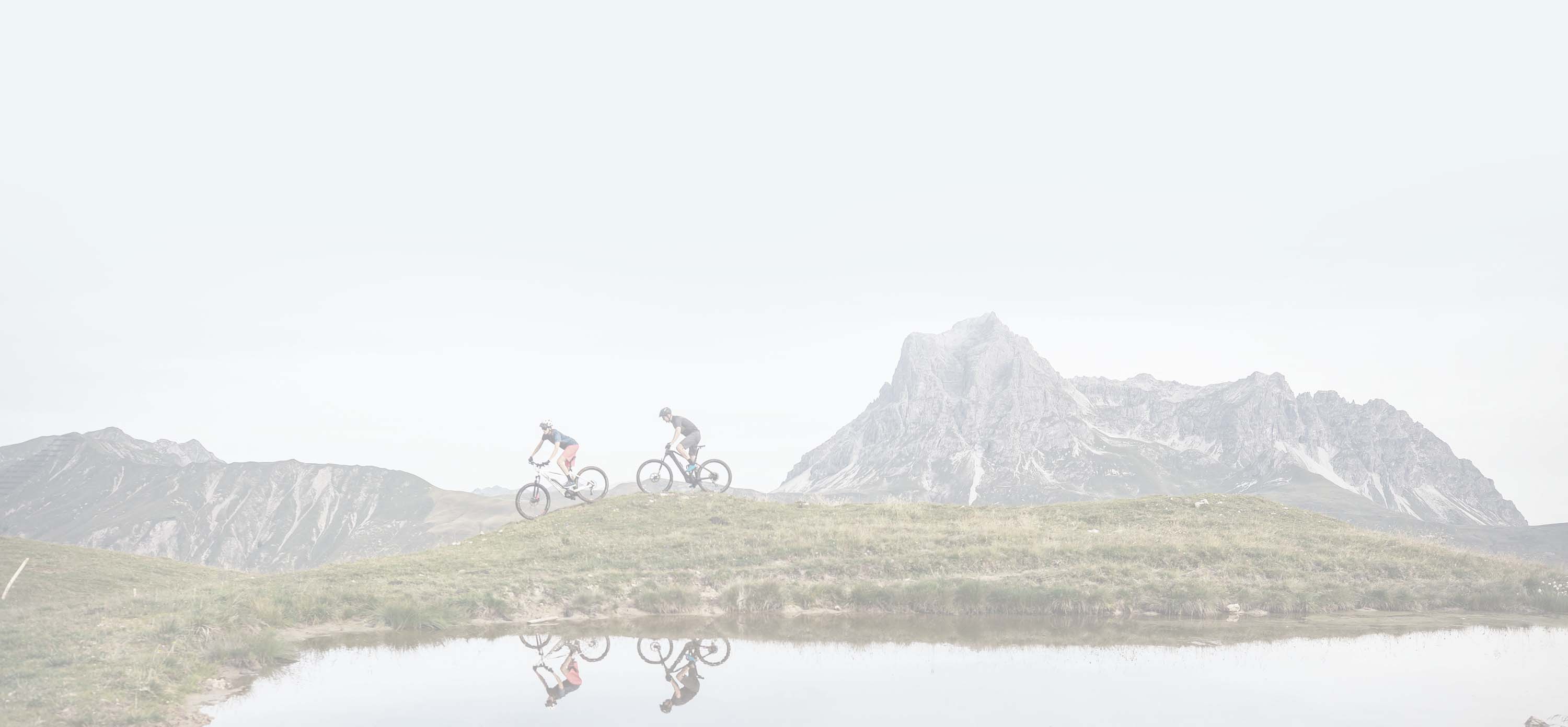 Hintergrund_Foto_Landschaft_Biker_hell